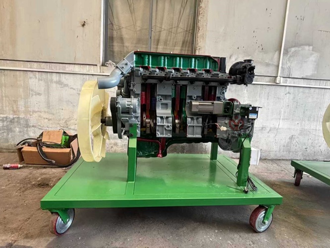 豪泺ZZ2197运输车发动机拆装实训台